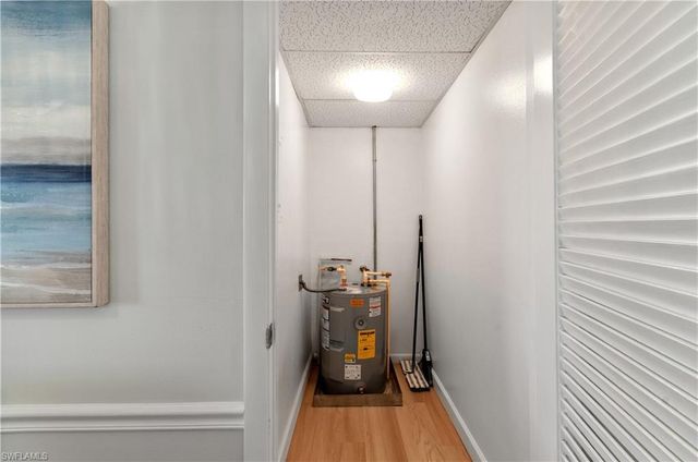 570 12th AVE S 570, Naples, FL 34102