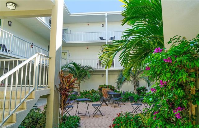 570 12th AVE S 570, Naples, FL 34102