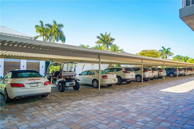 570 12th AVE S 570, Naples, FL 34102