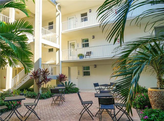 570 12th AVE S 570, Naples, FL 34102