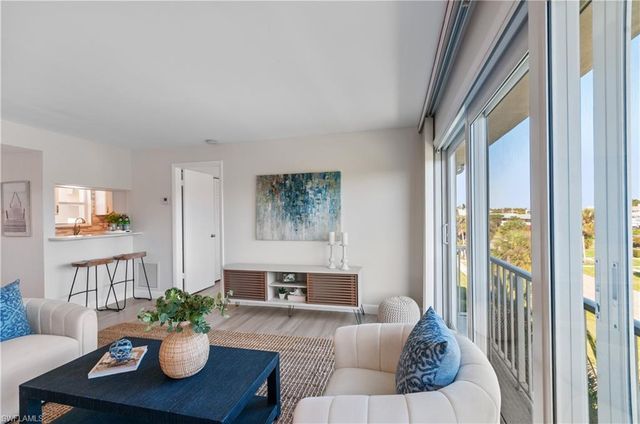 570 12th AVE S 570, Naples, FL 34102