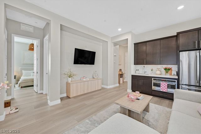 2689 Pioneer Estates Court, Las Vegas, NV 89117