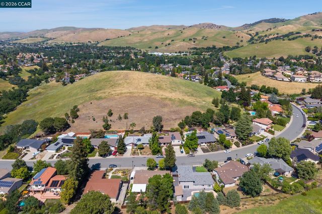 152 Regency Dr, Clayton, CA 94517