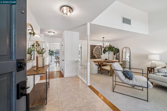 152 Regency Dr, Clayton, CA 94517