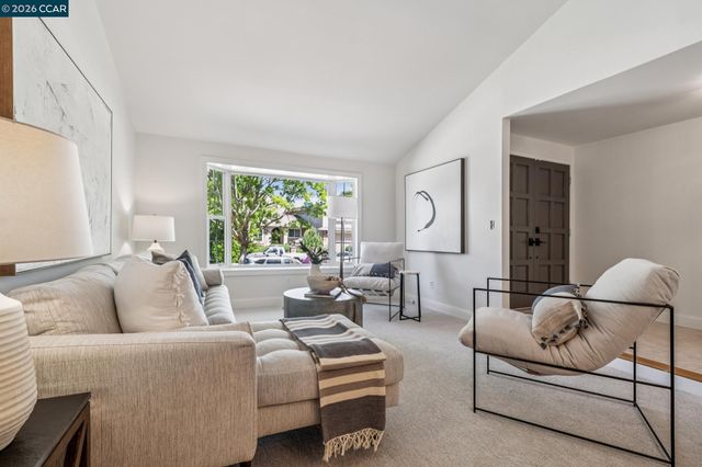 152 Regency Dr, Clayton, CA 94517