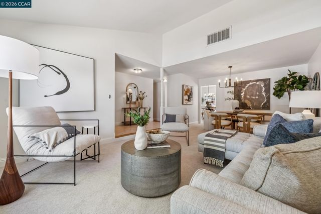 152 Regency Dr, Clayton, CA 94517