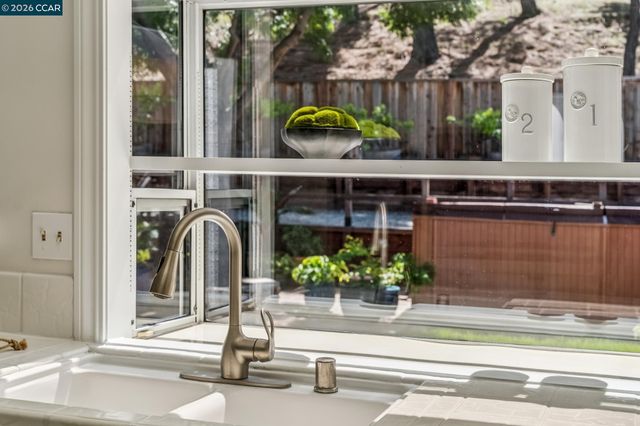 152 Regency Dr, Clayton, CA 94517