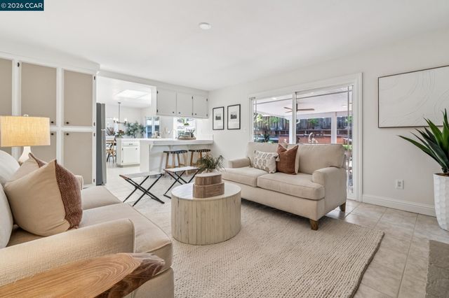 152 Regency Dr, Clayton, CA 94517