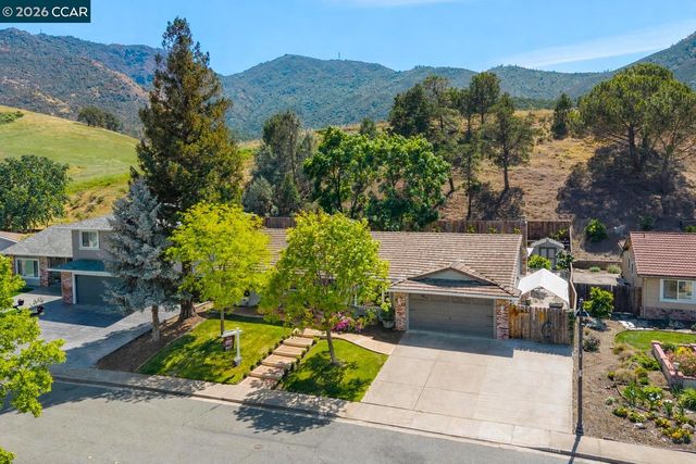 152 Regency Dr, Clayton, CA 94517