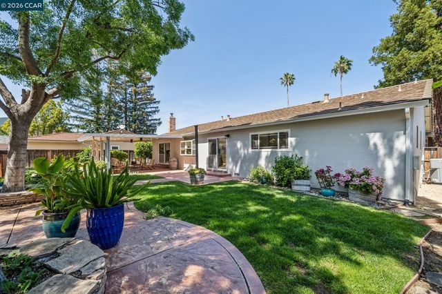 152 Regency Dr, Clayton, CA 94517