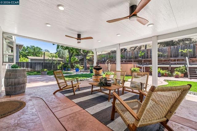 152 Regency Dr, Clayton, CA 94517