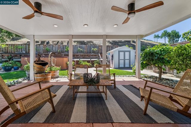 152 Regency Dr, Clayton, CA 94517