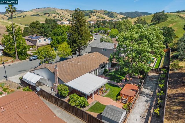 152 Regency Dr, Clayton, CA 94517