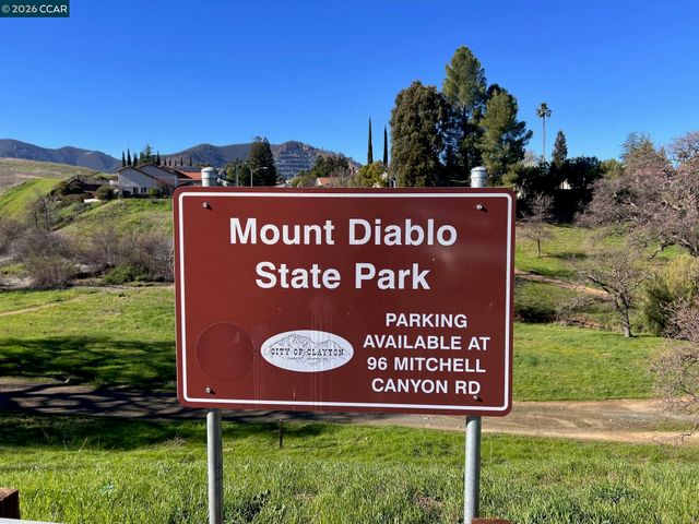 152 Regency Dr, Clayton, CA 94517