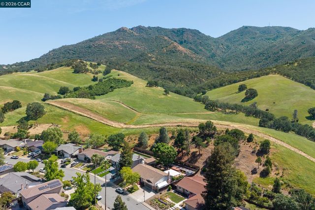 152 Regency Dr, Clayton, CA 94517