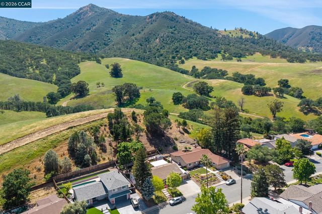 152 Regency Dr, Clayton, CA 94517