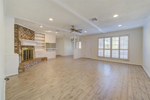 5810 Boyce Springs Drive, Houston, TX 77066