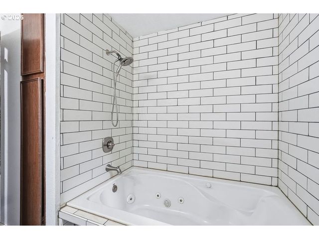 6337 Se BROWNLEE Rd, Milwaukie, OR 97267