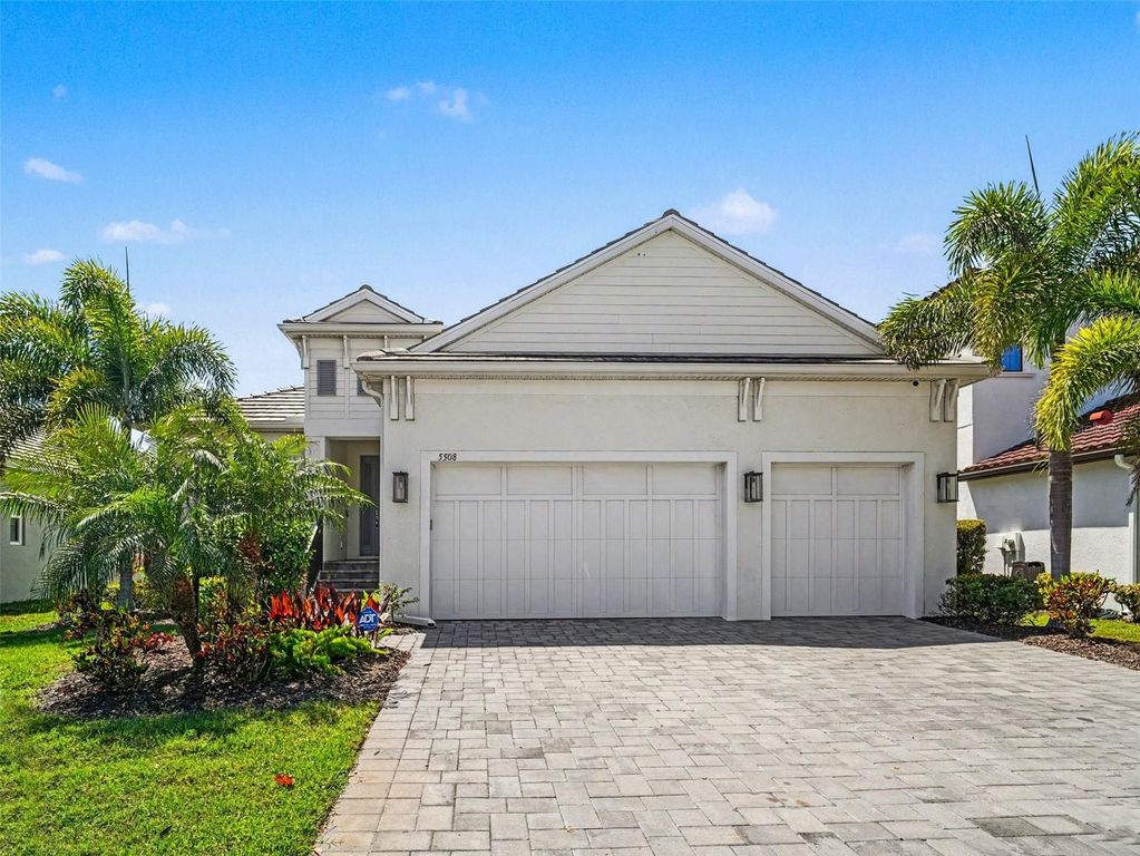 Image 3 of property listing at 5508 TITLE ROW DRIVE, Bradenton, FL 34210