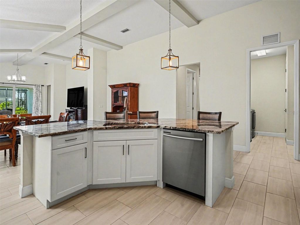Image 7 of property listing at 5508 TITLE ROW DRIVE, Bradenton, FL 34210