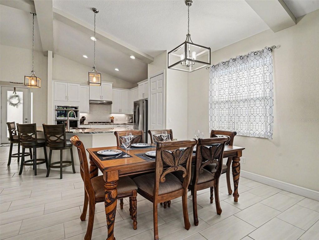 Image 8 of property listing at 5508 TITLE ROW DRIVE, Bradenton, FL 34210