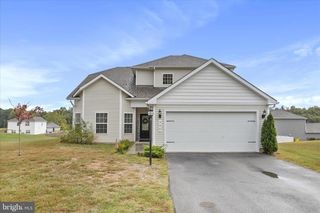 300 HEADWATERS DR, Falling Waters, WV 25419