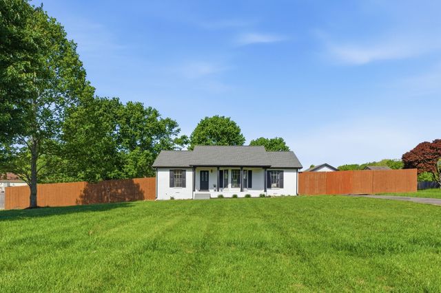 2068 Shawnee Ln, Greenbrier, TN 37073