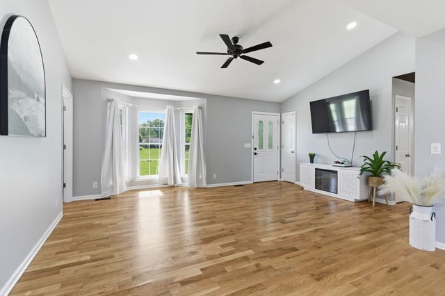 2068 Shawnee Ln, Greenbrier, TN 37073