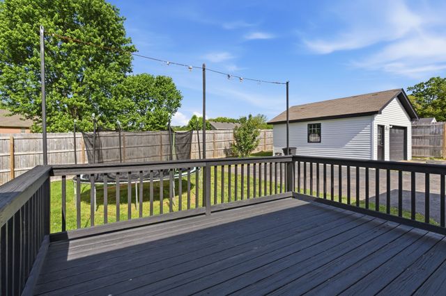 2068 Shawnee Ln, Greenbrier, TN 37073