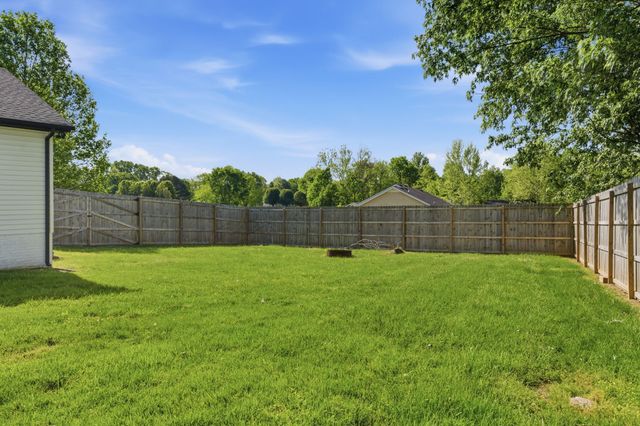 2068 Shawnee Ln, Greenbrier, TN 37073