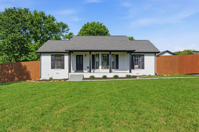 2068 Shawnee Ln, Greenbrier, TN 37073