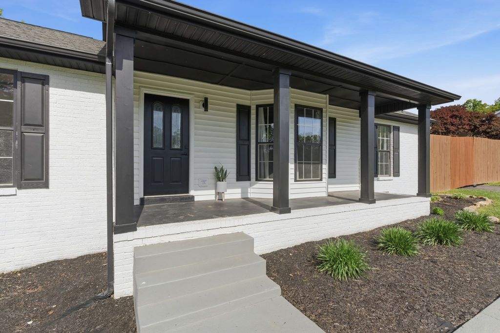 2068 Shawnee Ln, Greenbrier, TN 37073