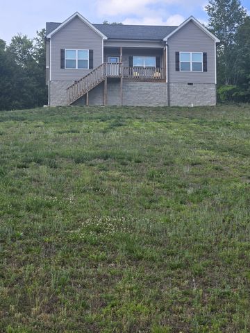 2650 N Hurricane Creek Rd, Mc Ewen, TN 37101