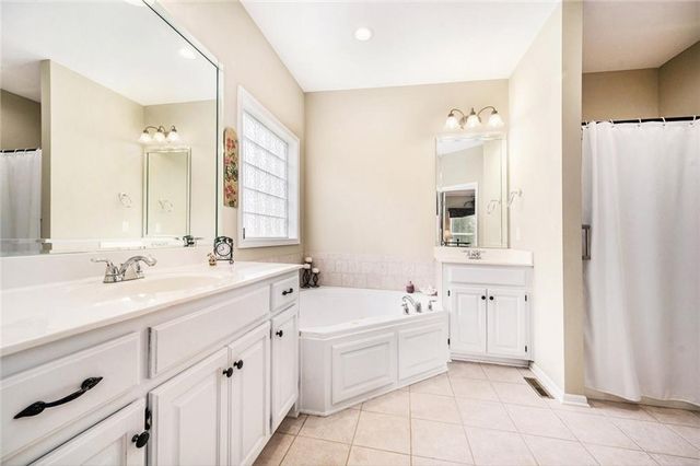 1119 SW Hoke Drive, Lee's Summit, MO 64081