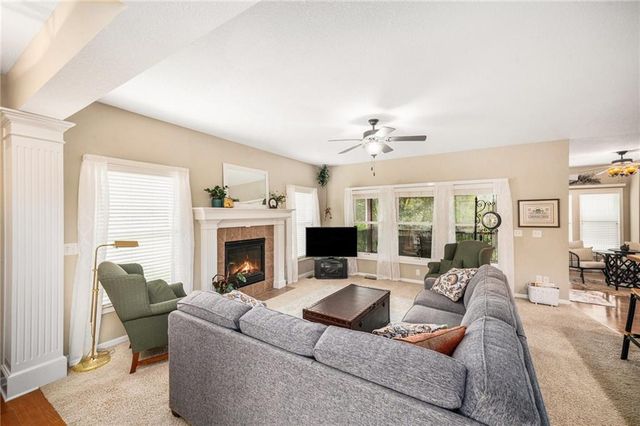 1119 SW Hoke Drive, Lee's Summit, MO 64081