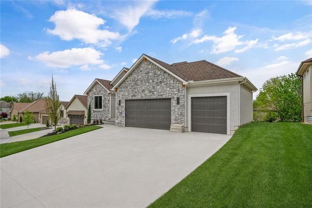 4363 NE Hideaway Drive, Lee's Summit, MO 64064