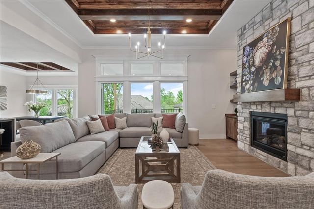 4363 NE Hideaway Drive, Lee's Summit, MO 64064