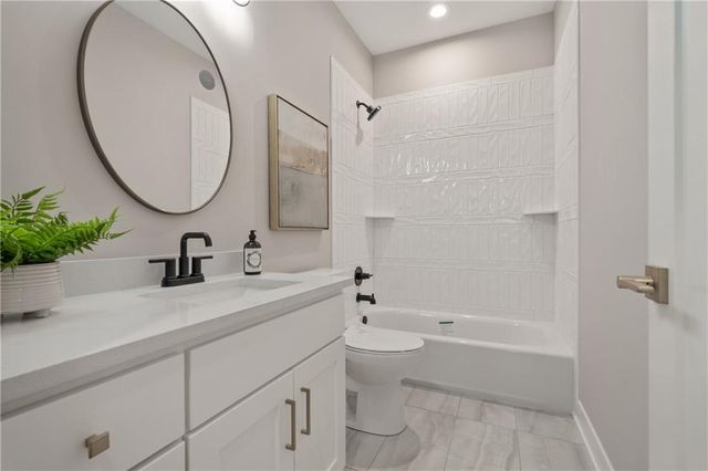 4363 NE Hideaway Drive, Lee's Summit, MO 64064