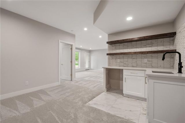 4363 NE Hideaway Drive, Lee's Summit, MO 64064