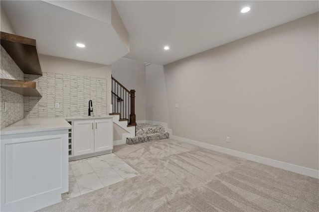 4363 NE Hideaway Drive, Lee's Summit, MO 64064