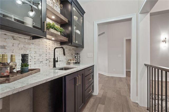 4363 NE Hideaway Drive, Lee's Summit, MO 64064