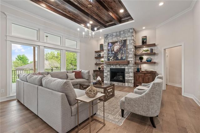 4363 NE Hideaway Drive, Lee's Summit, MO 64064