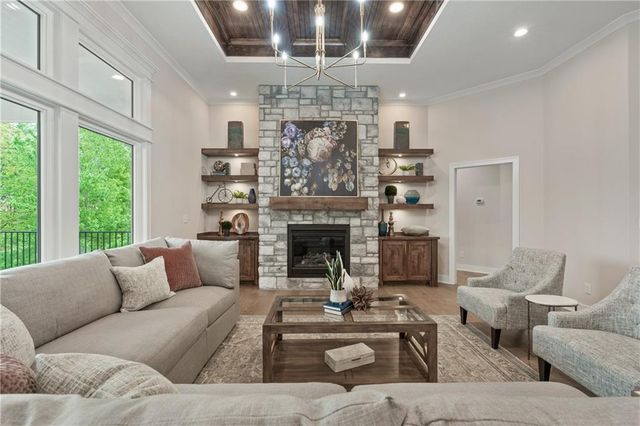 4363 NE Hideaway Drive, Lee's Summit, MO 64064