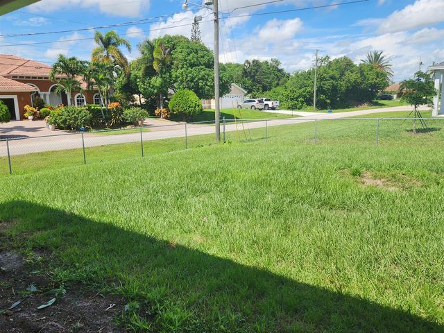 425 SW Mccomb Avenue, Port St. Lucie, FL 34953