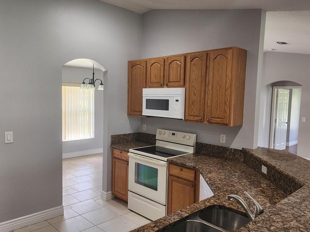 425 SW Mccomb Avenue, Port St. Lucie, FL 34953