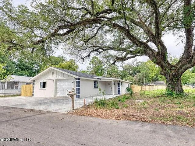205 Watts Street, Bay Saint Louis, MS 39520