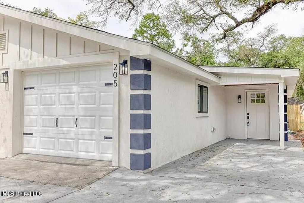 205 Watts Street, Bay Saint Louis, MS 39520