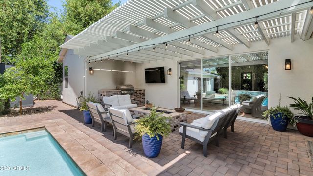 5321 E Earll Drive, Phoenix, AZ 85018