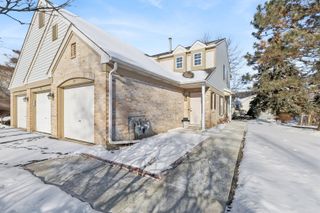 382 Crystal Ridge Drive 382, Crystal Lake, IL 60012