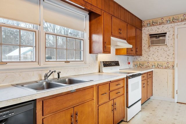 31 Locke Ave, Athol, MA 01331